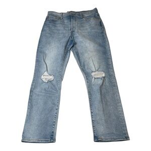 Levi’s Wedgie Straight Button Fly Distressed Knees Light Wash Blue Jeans Size 32